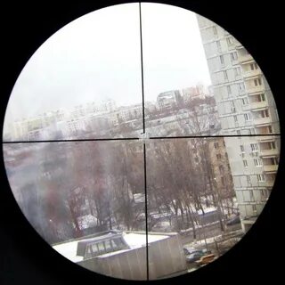 Смотря через прицел