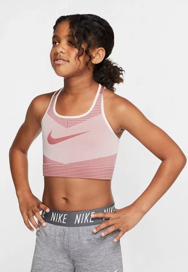 Топики для девочек 12. Спортивный топ бра Nike. Спортивный топ для девочки. Топик для девочки 12. Топик для девочки 10 лет.