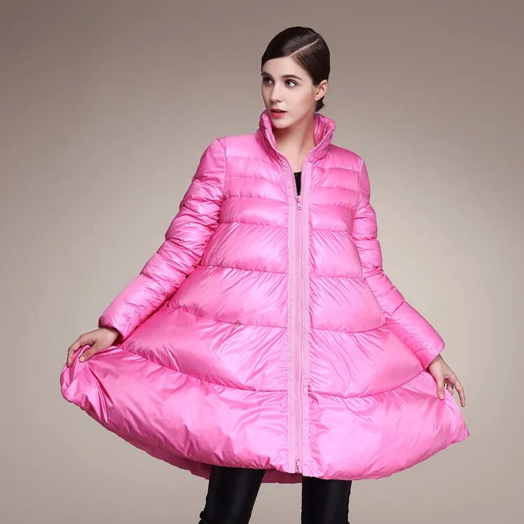 Яркие куртки женские. Пуховик а силуэта. Розовый пуховик. Длинный розовый пуховик. Puffer coat zara зеленый пуховик.