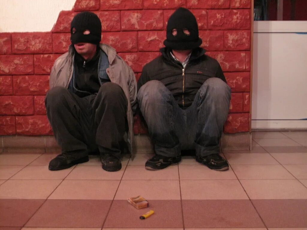 Люк эванс ограбление поезда. Совершен грабеж. Рыжий авторитет. Грабежи и разбойные нападения. Вор домушник.