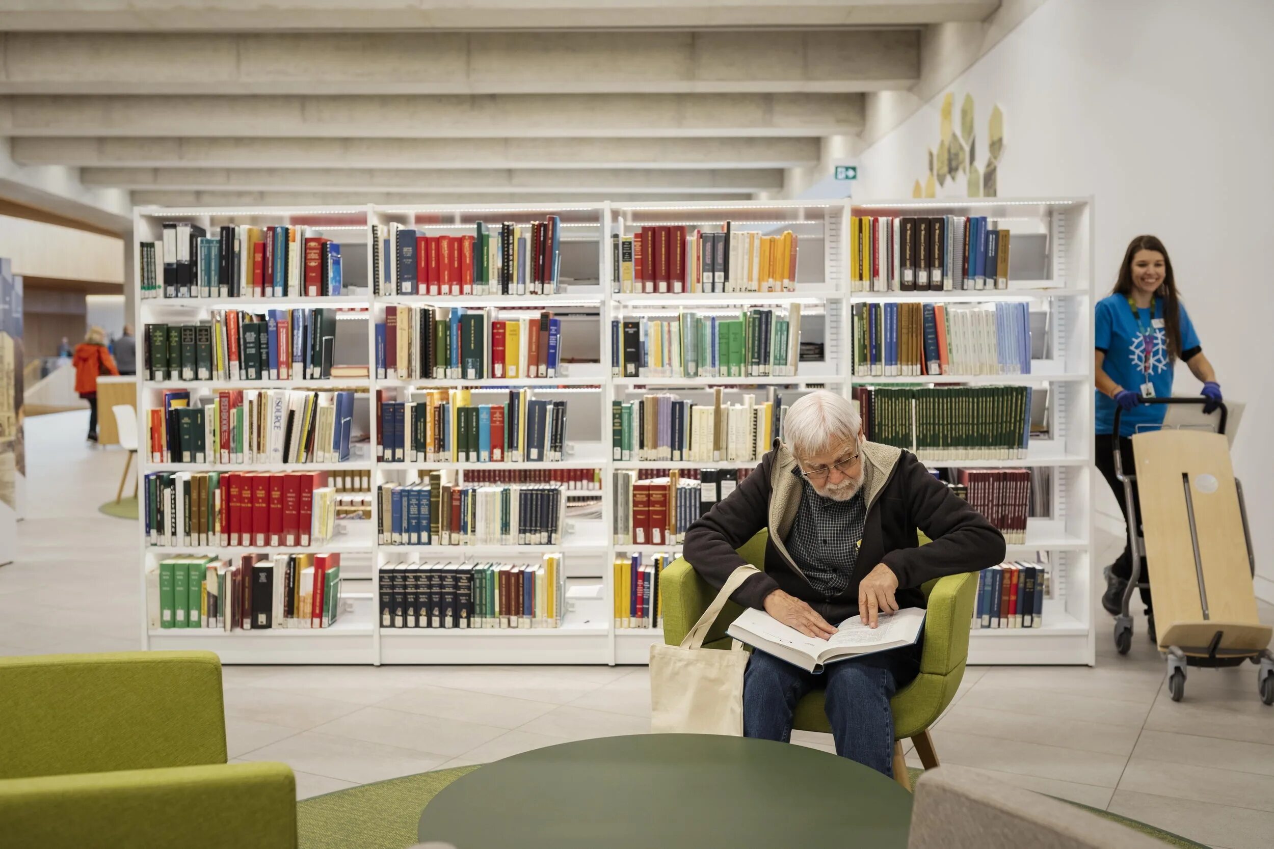 Library dialogue. Центральная библиотека калгари. центральная библиотека калгари, канада. библиотека калгари интерьер. центральная городская библиотека library plaza в калгари.