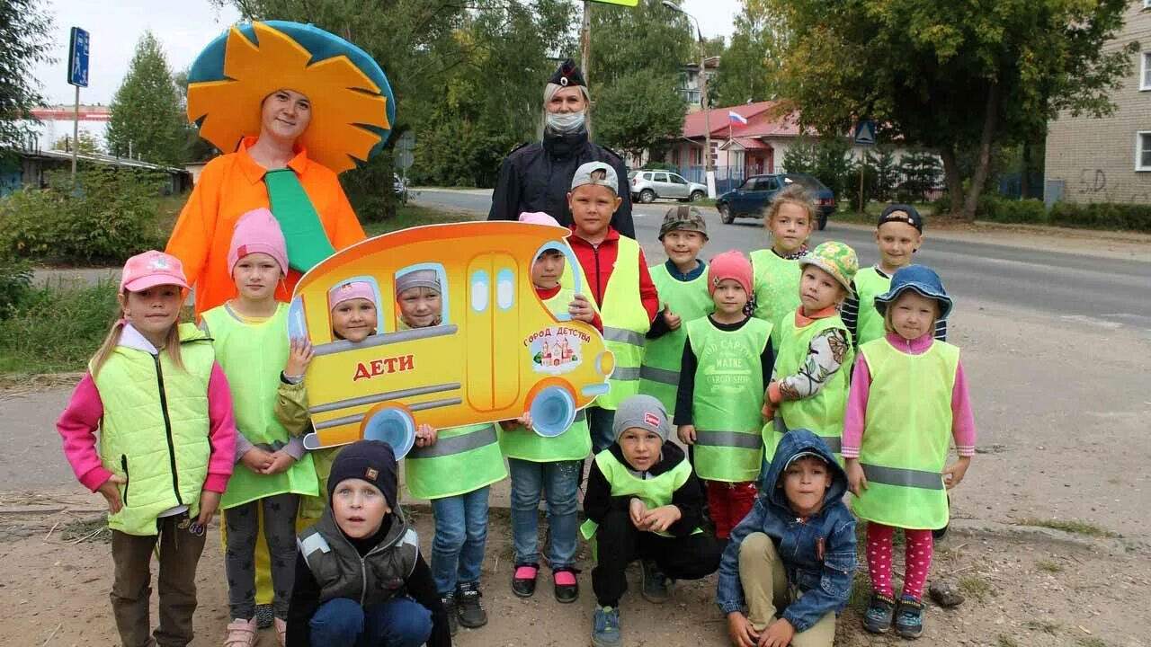 Шагающий автобус акция ГИБДД В детском саду. Акция шагающий автобус. Акция шагающий автобус в школе. Акция шагающий автобус для начальной школы. Шагающий автобус