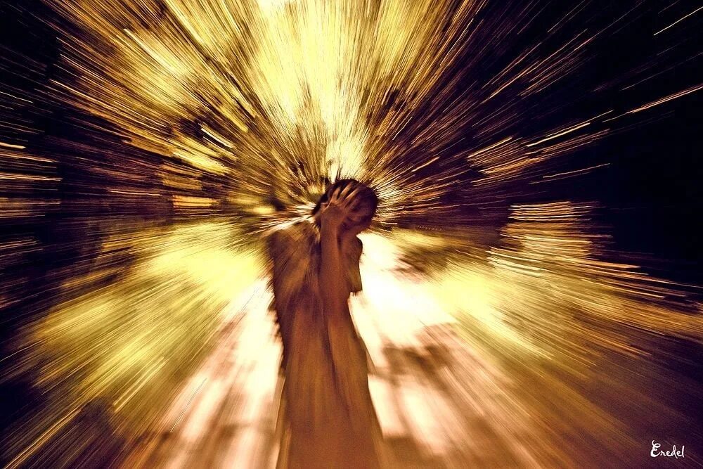 12 лучей света. Человек в луче света. изображение души. свет сквозь человека. человек свет.