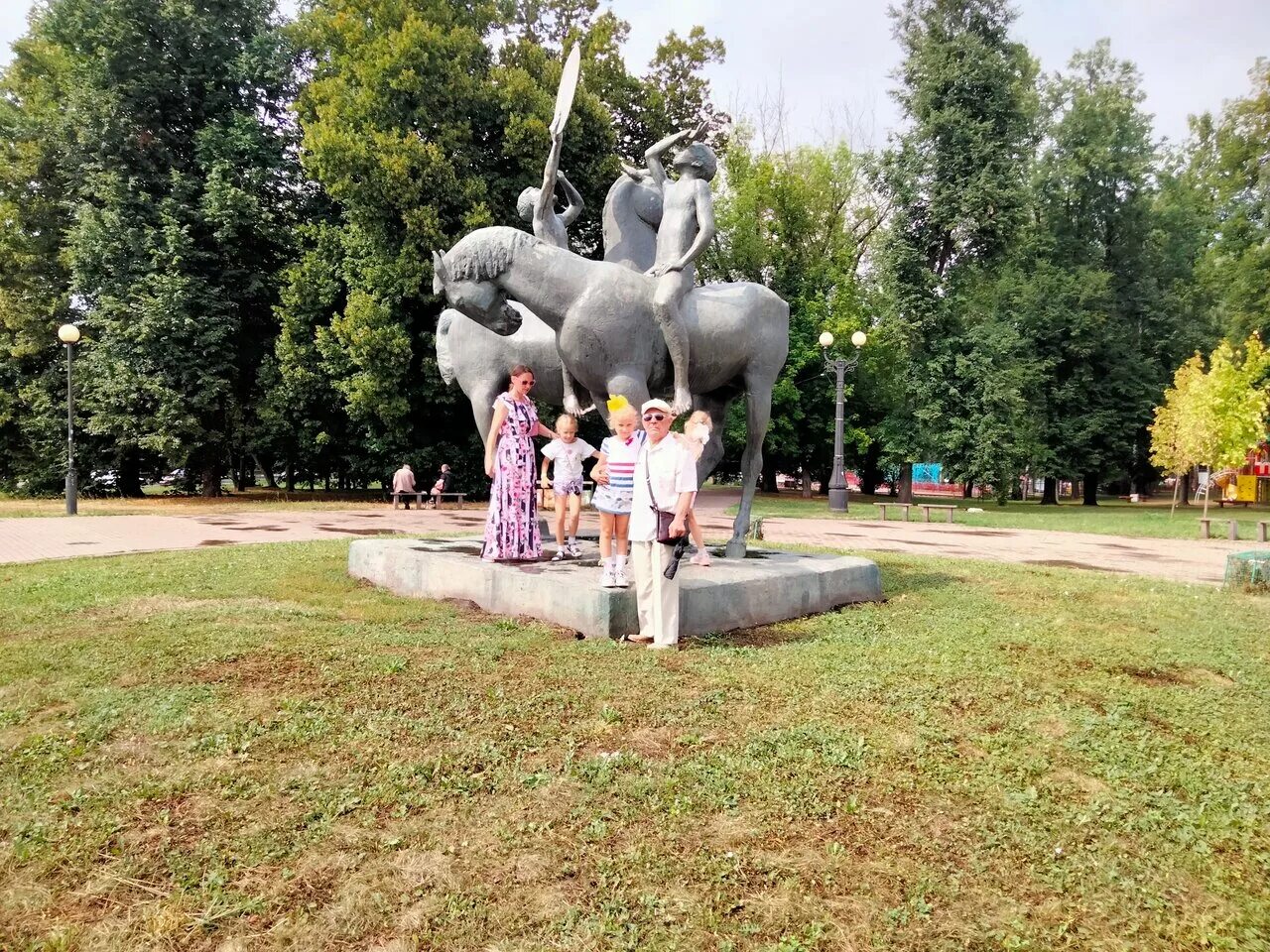 Осадки новомосковск тульская область. Архитектурный комплекс «Исток Дона» Новомосковск. Детский парк Новомосковск Исток Дона. Тульская область Новомосковская детский парк Оники. Новомосковск детский парк Исток Дона скульптура.