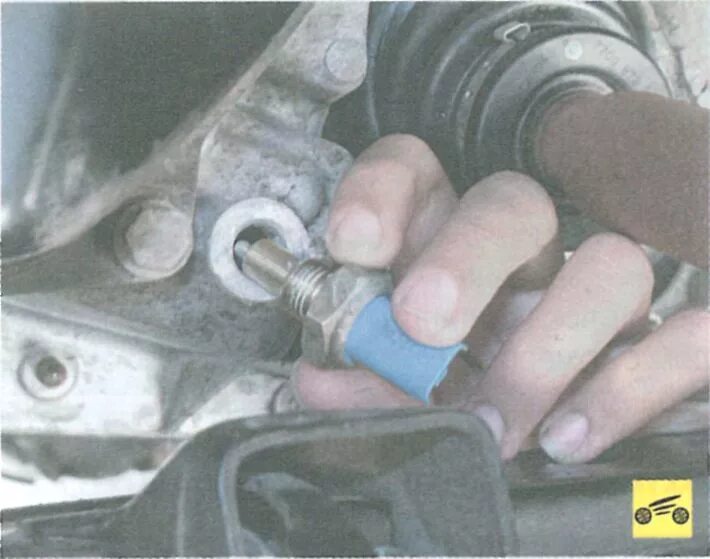 Рено логан 2014 фишка заднего хода. Логан датчик заднего хода где находится. Датчик заднего хода ниссан х трейл т31. Выключатель заднего хода logan. Датчик коробки передач рено логан 1.