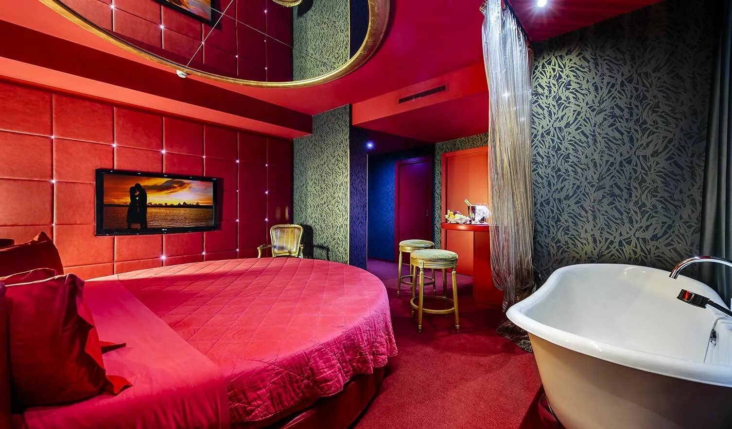 Совхозная 27 отель. Отель подушкин химки. Лав отель химки. Love hotelchik гребнево. Отель мажор химки.