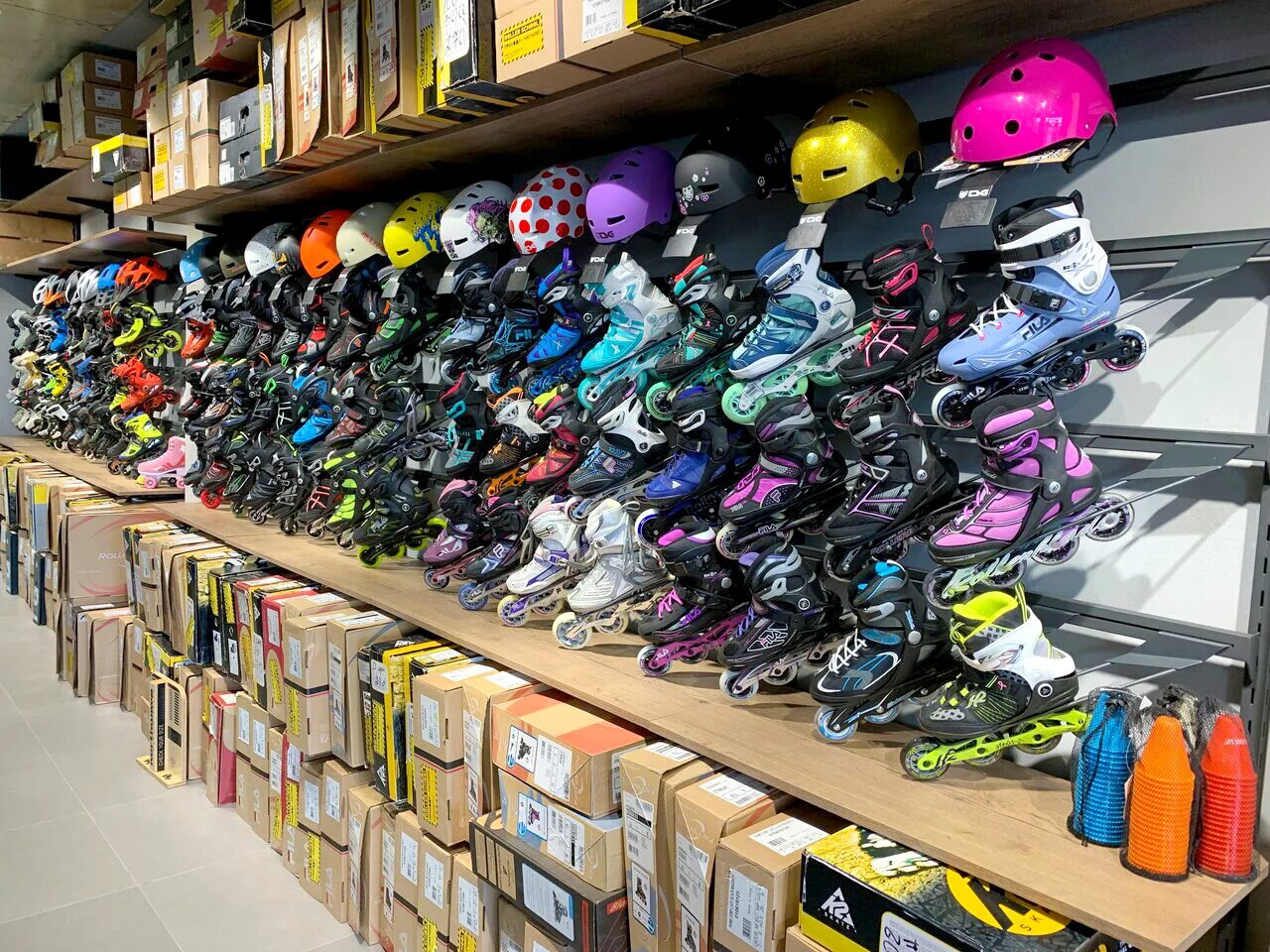 японский магазин miniso интернет магазин. выкладка молочной продукции в магазине. люди в магазине беларусь. ассортимент дионис. универсам центральный минск.