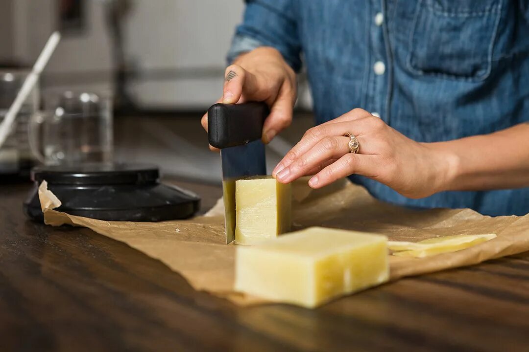 Making soap made. Soap making. процесс работы soap. making. soap making fhd.