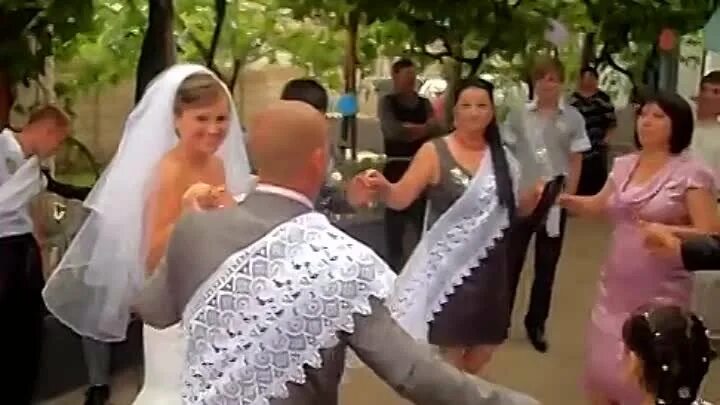 Традиции молдавской свадьбы. Молдавская свадьба кишинев. Ансамбль молдавский на свадьбу. Молдавские свадебные песни. Молдавские песни видео.