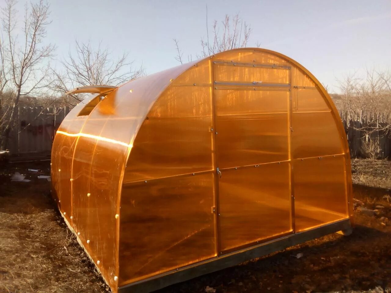 теплица стеклянная люкс-4,0 премиум, 4х10м (2838). лексан поликарбонат. теплица с цветным поликарбонатом. цвет поликарбоната для теплицы. цвет поликарбоната для теплицы.