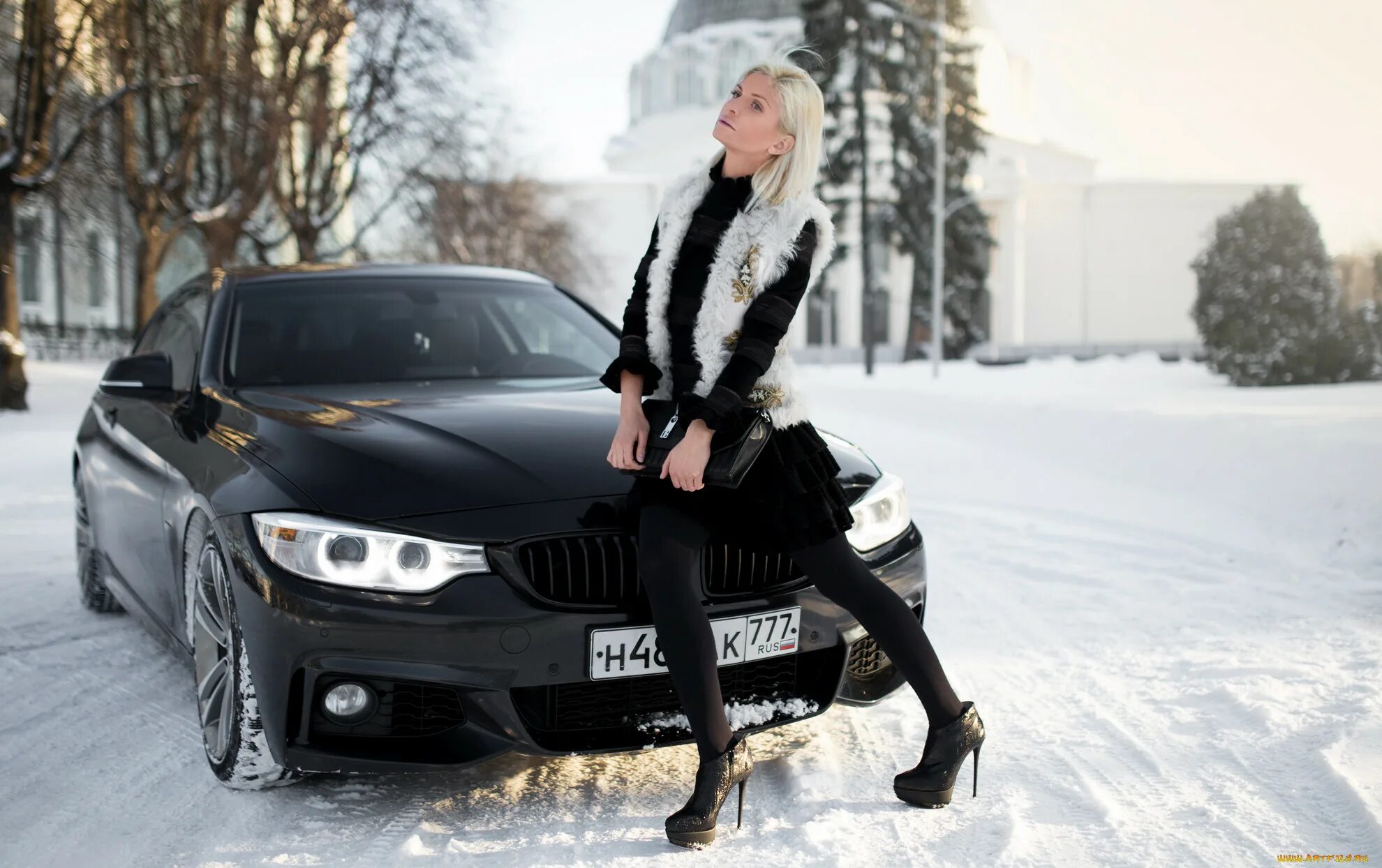 Зимняя фотосессия с машиной. Зима девушка автомобиль. Фотосессия с машиной зимой. Девушка в машине зимой. Песня девушки про машину