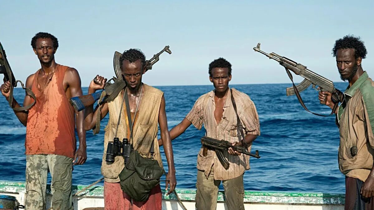 Нападение на судно. Баркхад Абди Капитан Филлипс. Пираты Сомали. Сомалийские пираты сейчас. Корабль сомалийских пиратов.