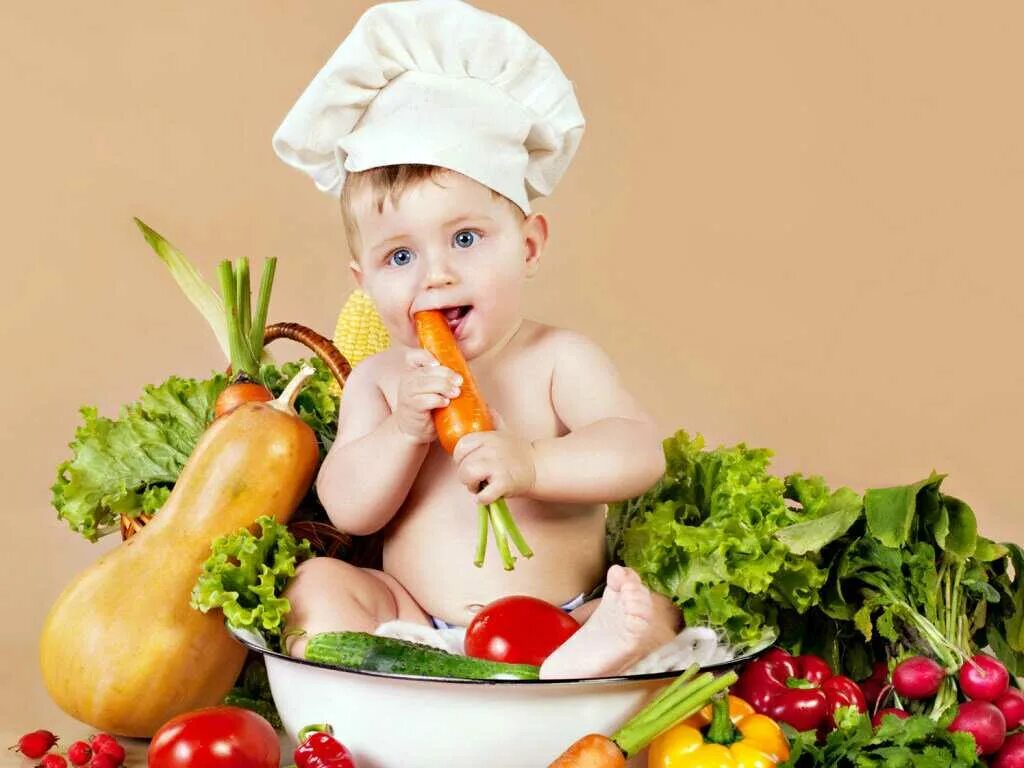 Здоровый ребенок. Здоровый младенец. Питание детей. Маленькие Здоровые блюда.