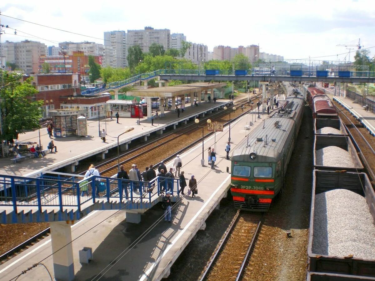 Жд вокзал владивосток ночью. Станция новосибирск восточный. Жд станция железнодорожная балашиха. Сортировочная станция инская новосибирск. Локомотивное депо смоляниново.