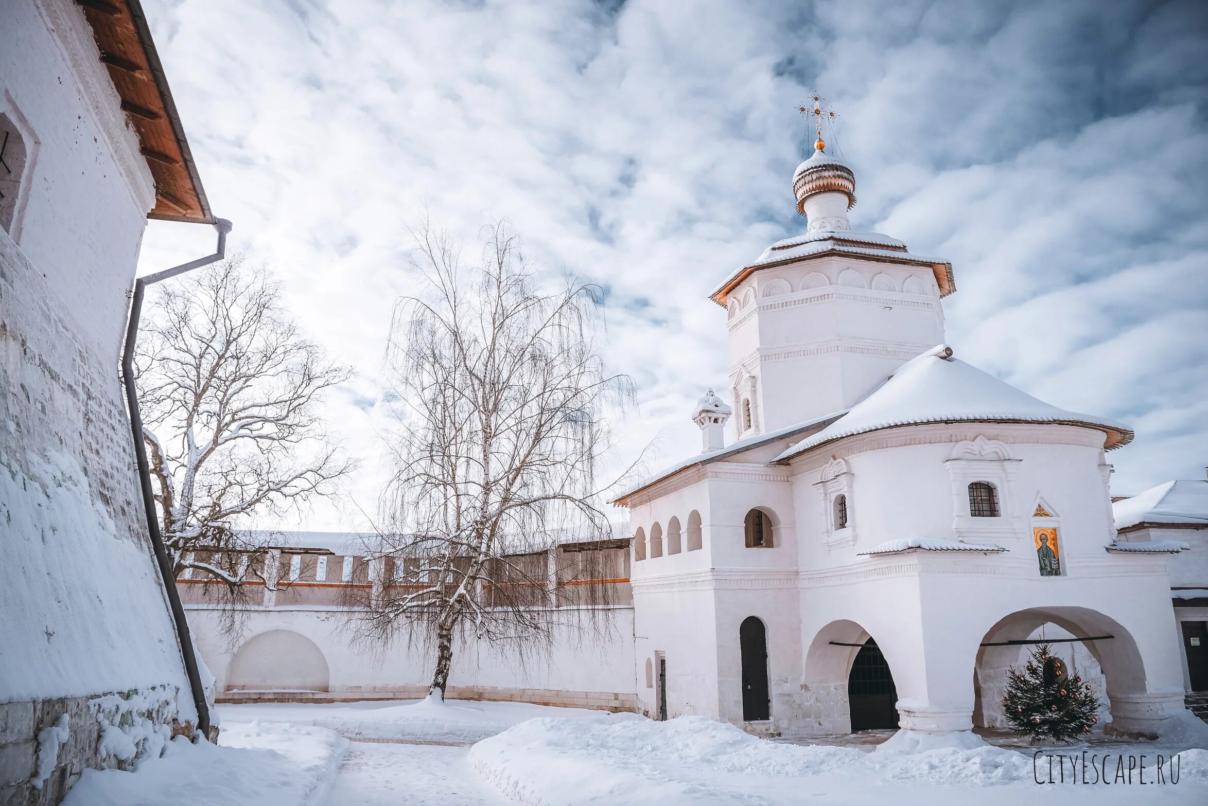 Старицкий Свято-Успенский монастырь. Свято-Успенский монастырь Тверская область. Старицкий Успенский монастырь. Старицкий Успенский монастырь Тверская область.