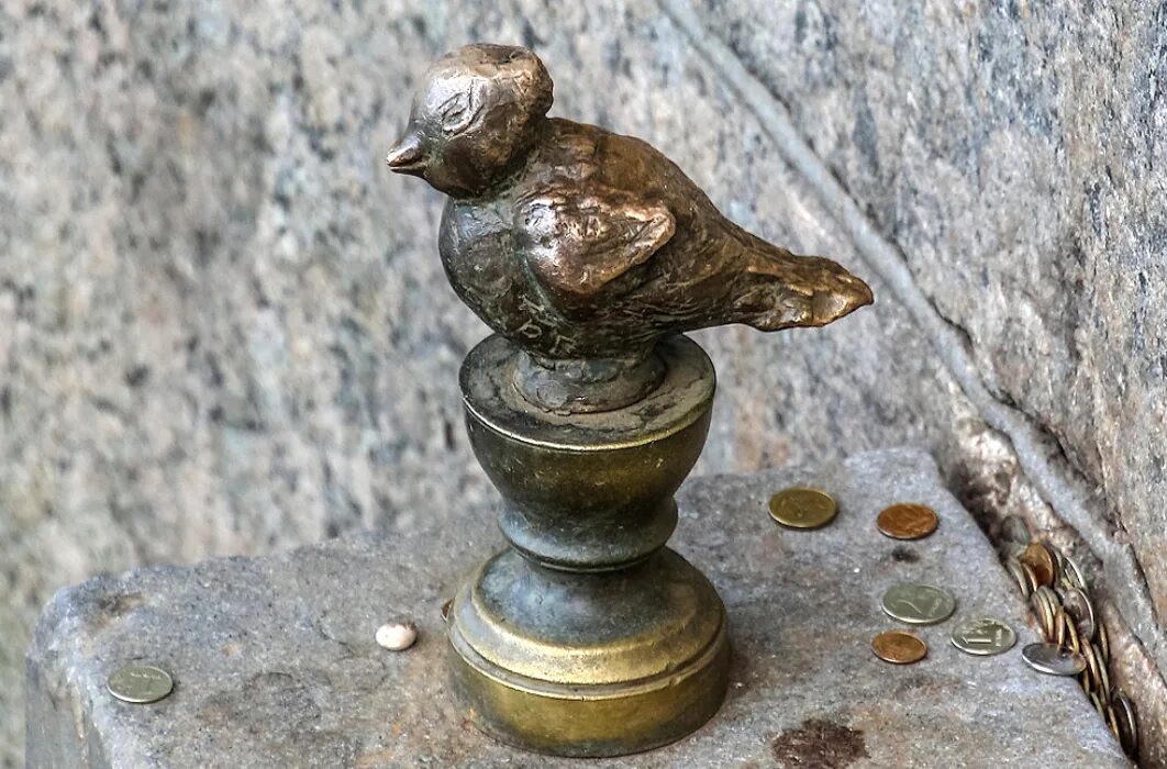 памятник чижику-пыжику в санкт-петербурге. памятник чижику-пыжику в санкт-петербурге. резо габриадзе чижик пыжик. чижик пыжик. спб чижик пыжик памятник.