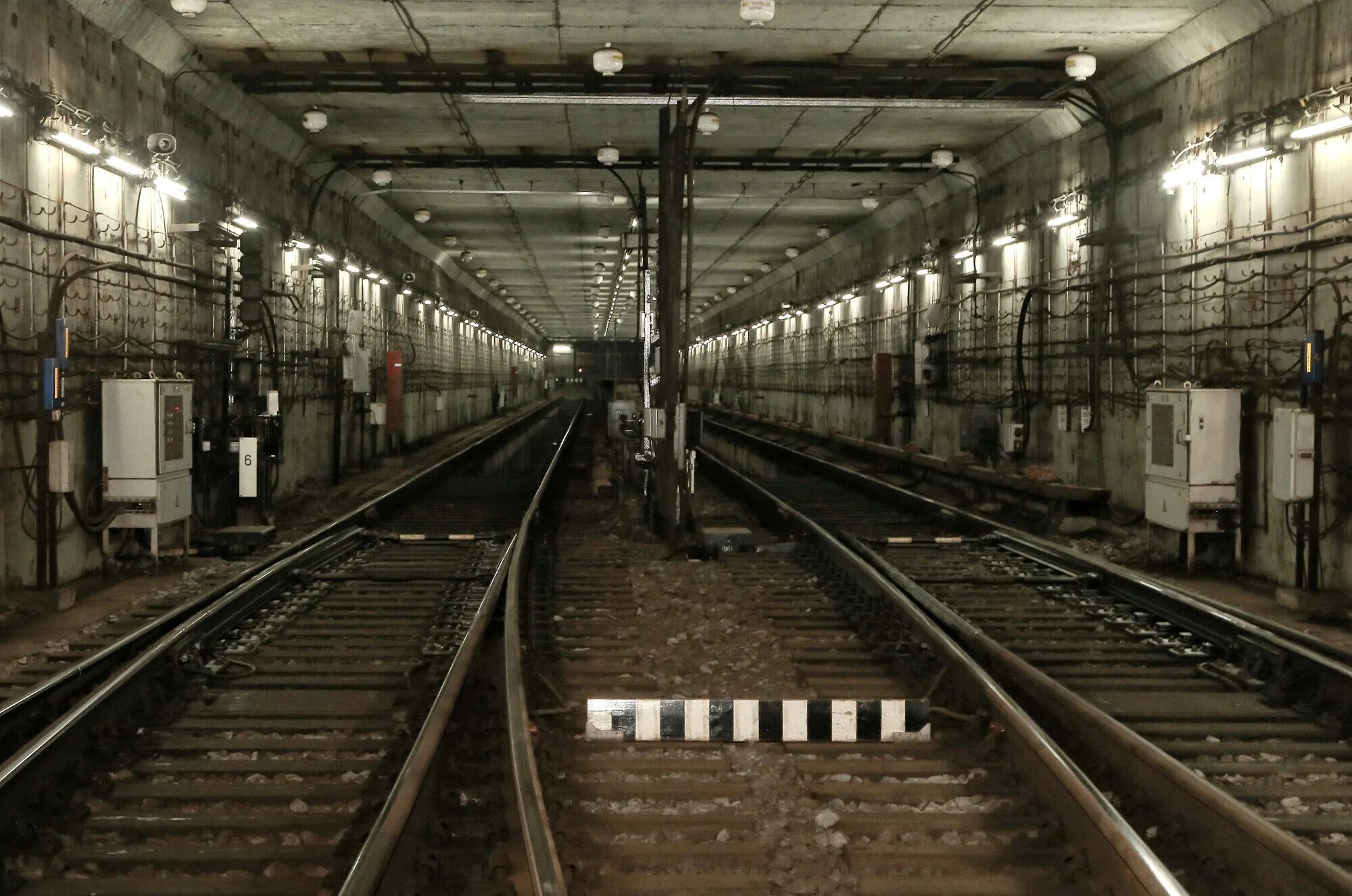 Трамвайные пути нижний новгород. Укладка выравнивающего слоя на мосту. Ремонт путей в нижнем новгороде. Ремонт дорог нижний новгород. Реконструкция трамвайных путей.