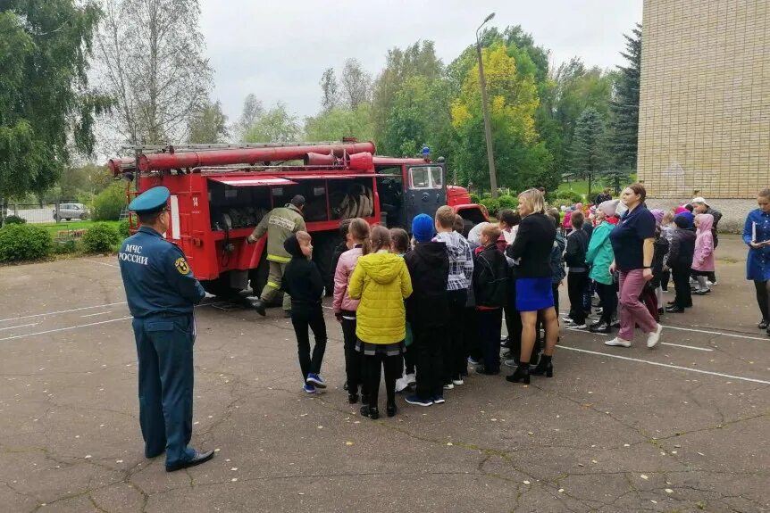 учебная пожарная тревога в школе. пожарная тревога. ведомственная пожарная охрана. учебная тревога в арзамасе. эвакуация.