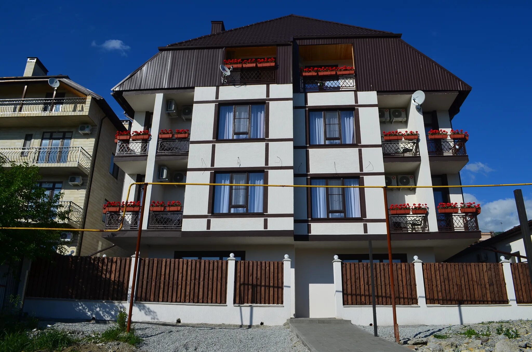Снять дом в геленджике 2024. Alpen House Ставрополь.