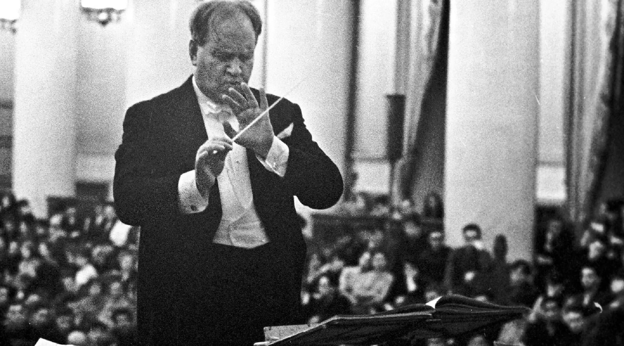 Карл ильич элиасберг. Ленинградская симфония элиасберг. Дирижер 7 симфонии шостаковича. Дирижер 7 симфонии шостаковича. Карл элиасберг седьмая симфония.