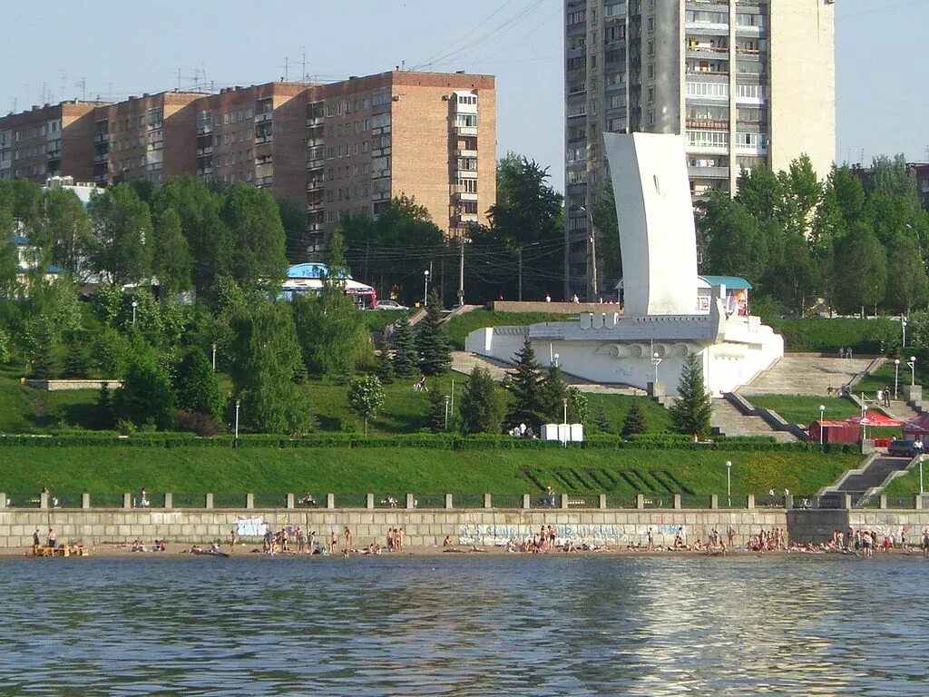 Ладья на набережной в Самаре. Стела Ладья Самара. Ладья с Волги Самара. Волга Самара Ладья набережная. Набережная ладья