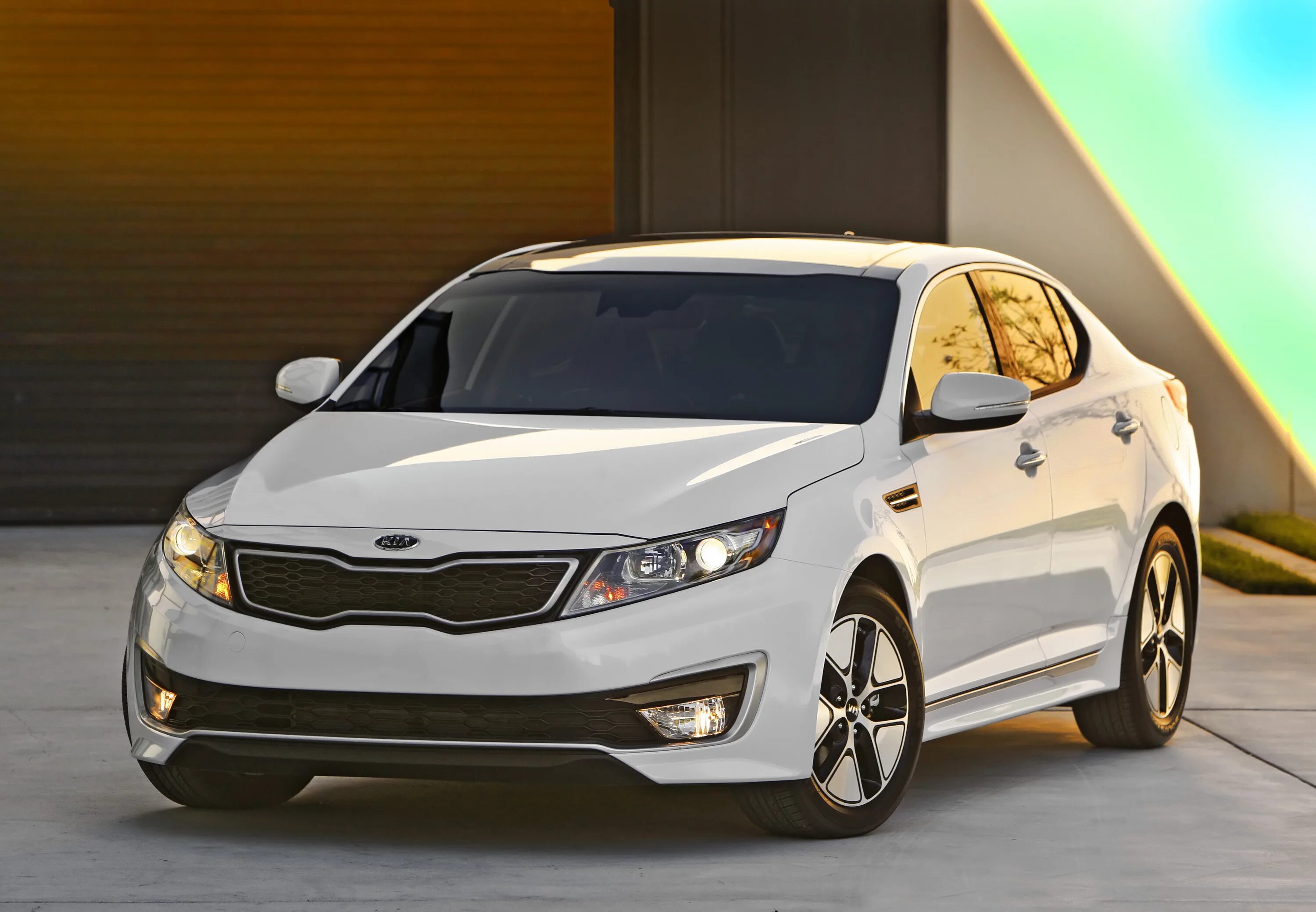 Иномарки кия. Kia Optima Hybrid 2013. Kia Optima 2012. Kia Optima Hybrid 2012. Киа Оптима 2011 гибрид.