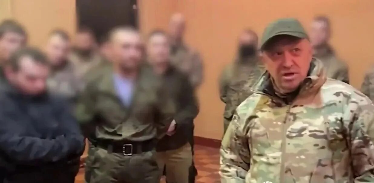 Пригожин вербует зэков. Чеченские военные на Украине. ЧВК Вагнер помилование заключенных. Заключенные на военной операции