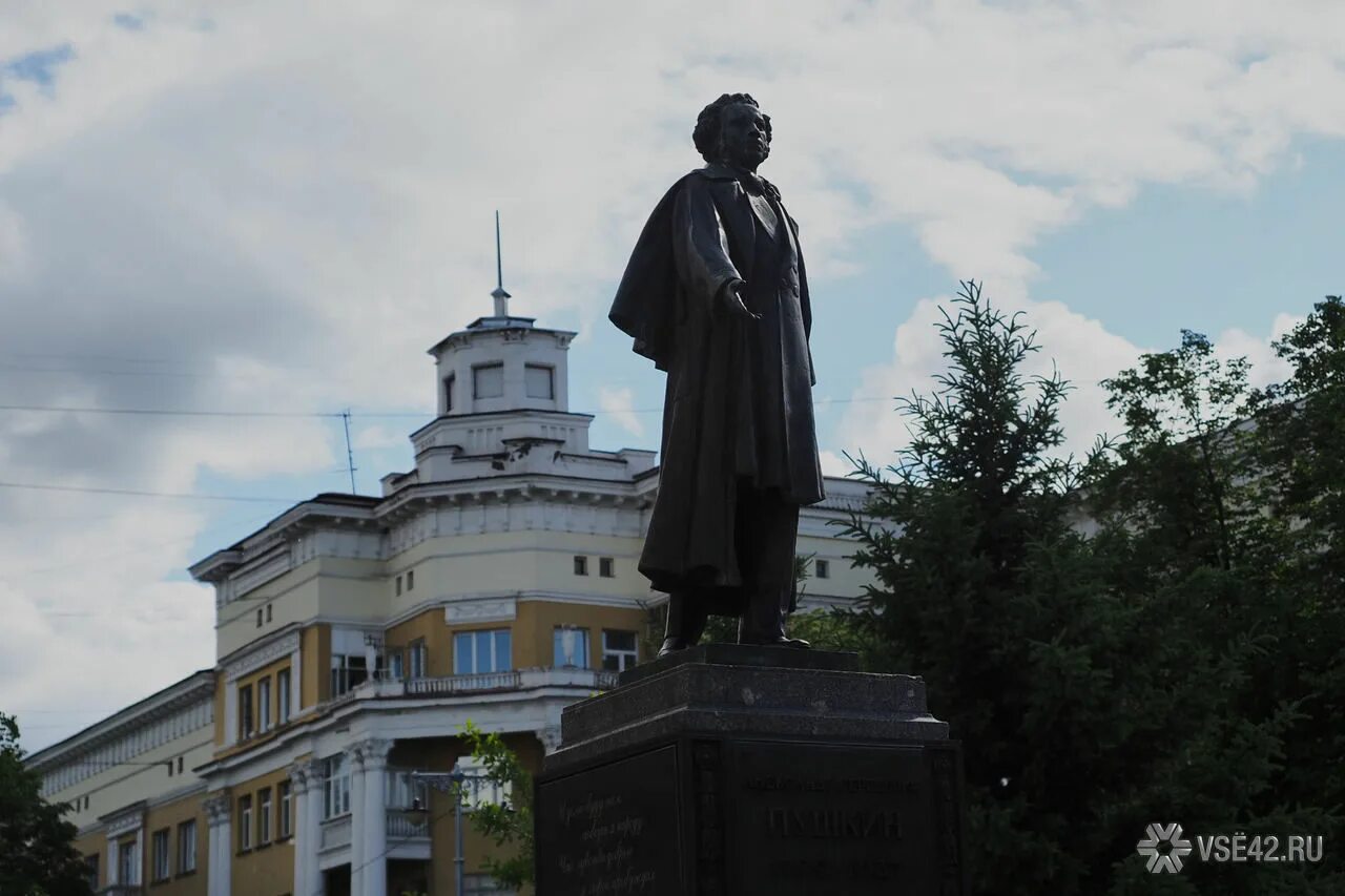 Город в честь пушкина. Площадь Пушкина Кемерово. Площадь Пушкина Арзамас. Бакал площадь Пушкина. Архитектура площади Пушкина в Кемерово.