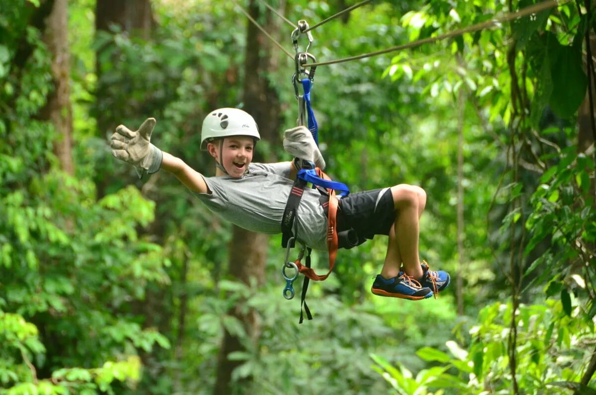 Зиплайн что это такое. Зиплайн тарзанка. Троллей Zipline. Аттракцион зиплайн. Веревочный парк зиплайн.