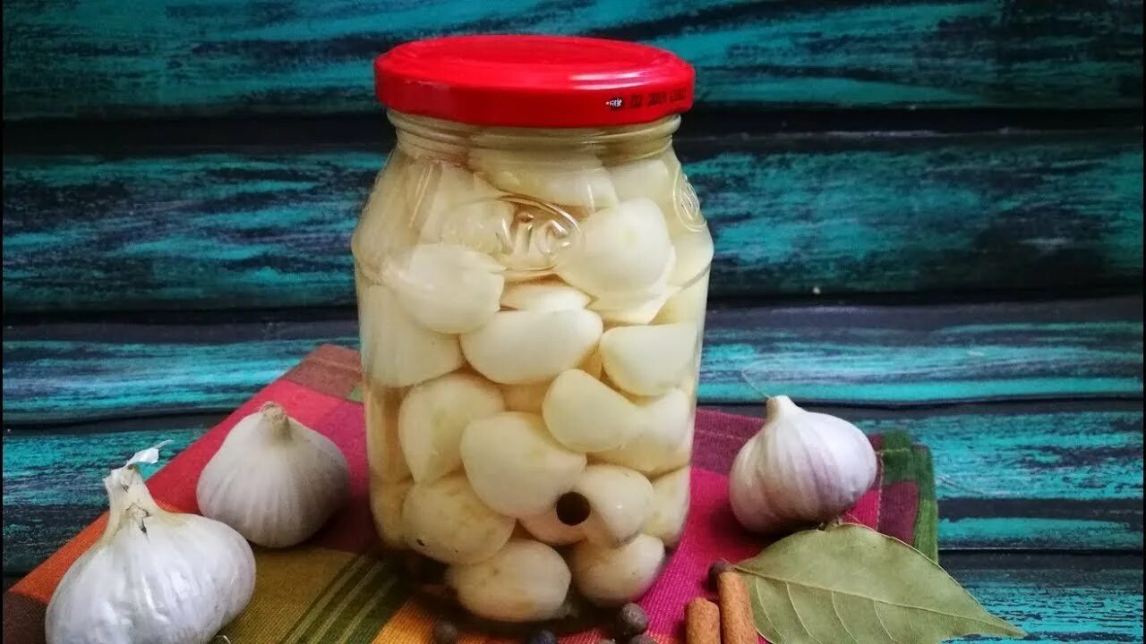 Как быстро замариновать чеснок. Маринованный чеснок. чеснок в банке. консервированный чеснок. чеснок на зиму.