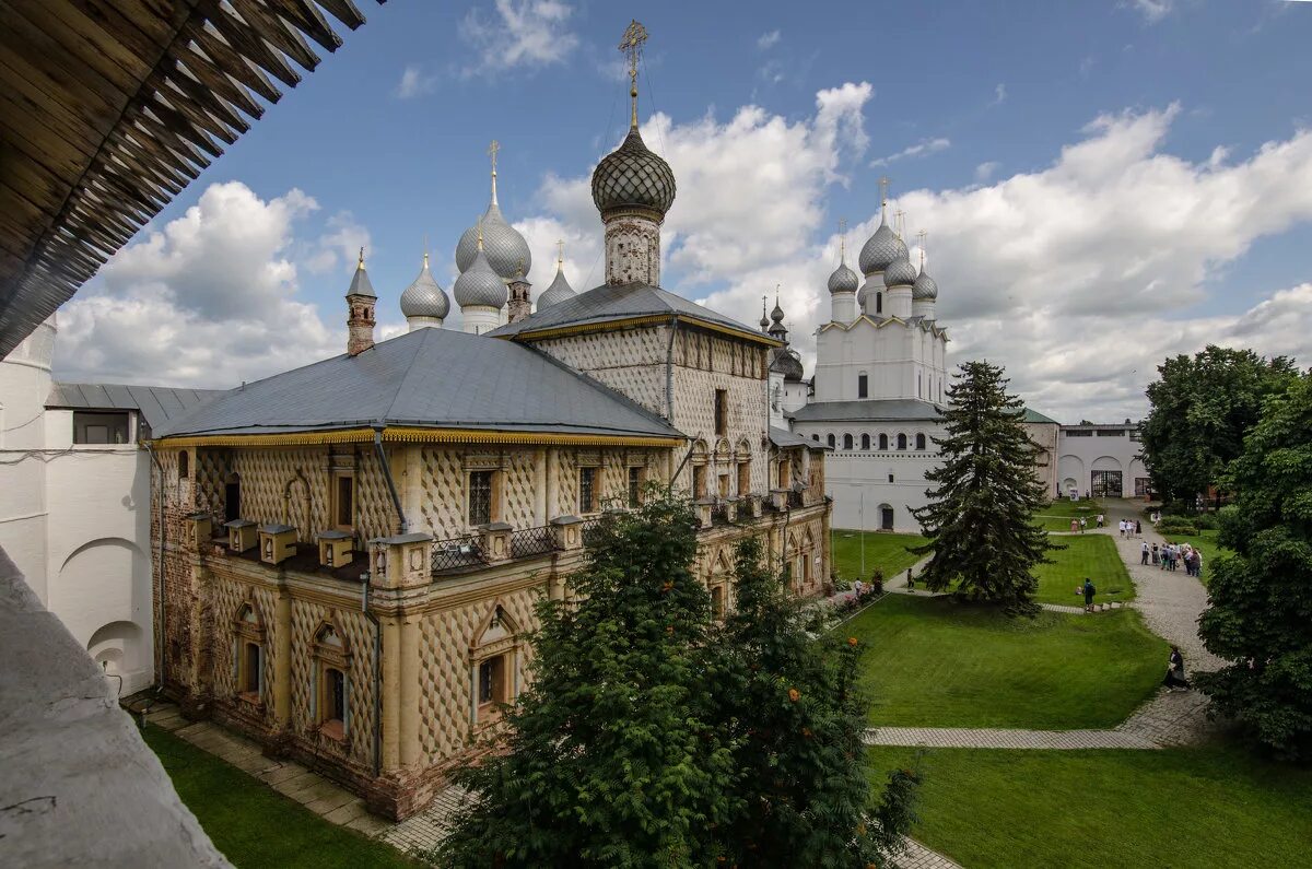 Ростовский Кремль митрополичий двор. Троице-Сергиева Лавра, Ростовский Кремль. Ростовский Кремль Архитектор. Кремль в Ростове Великом. Ростовский кремль сайт