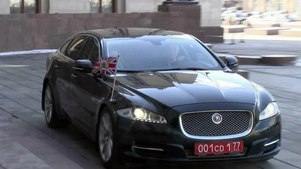 Машина посол. Автомобиль посла. Машина посла Великобритании. Машина посольства Великобритании. Авто посла Великобритании в Москве.