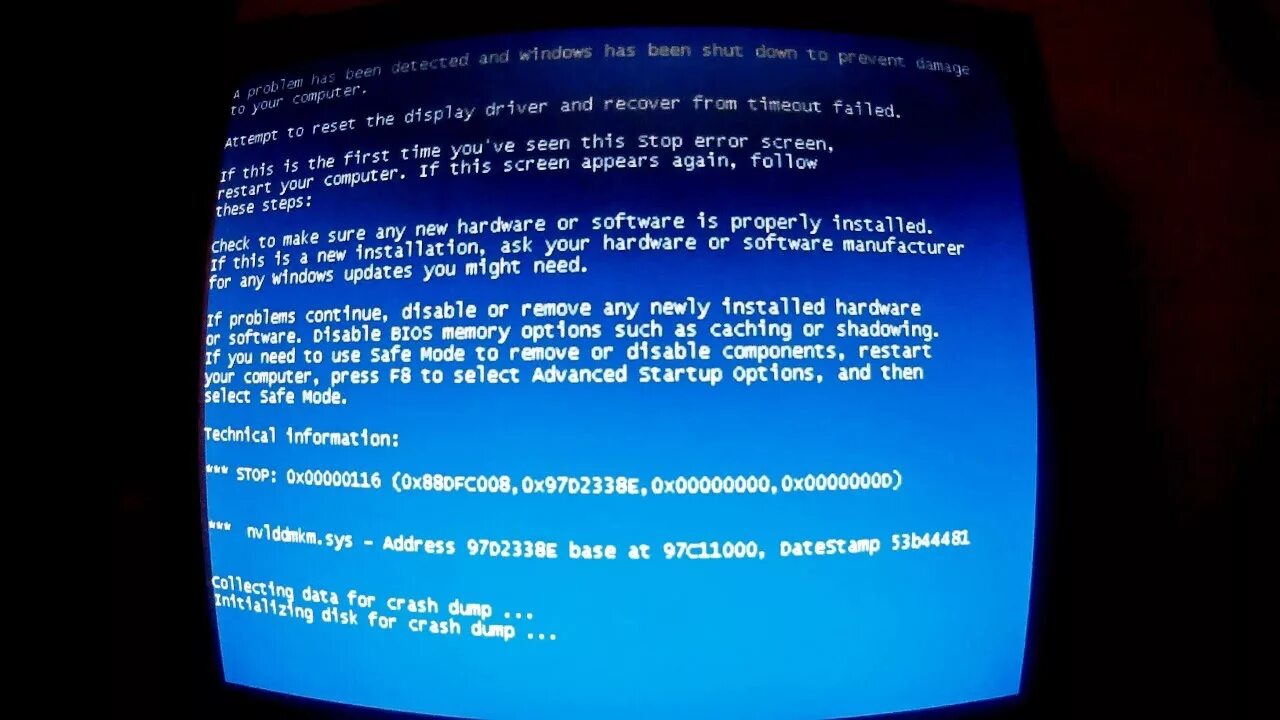 Синий экран после драйверов. Синий экран. Экран смерти видеокарты. Синий экран видеокарта. Ошибка видеокарты синий экран.