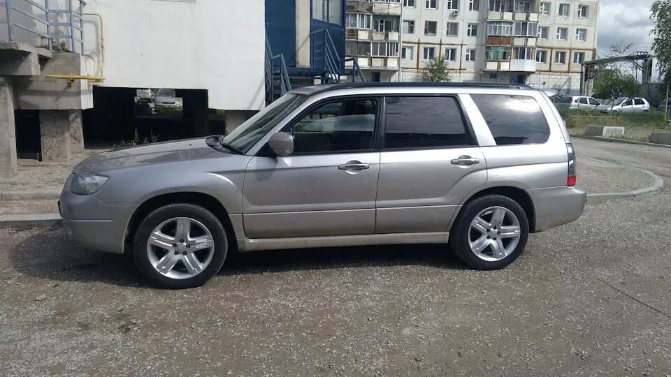 Субару форестер sg5 2005. Красный субару форестер sg5. Subaru forester sg колёса. Передние колеса субару форестер. Forester sg r18.