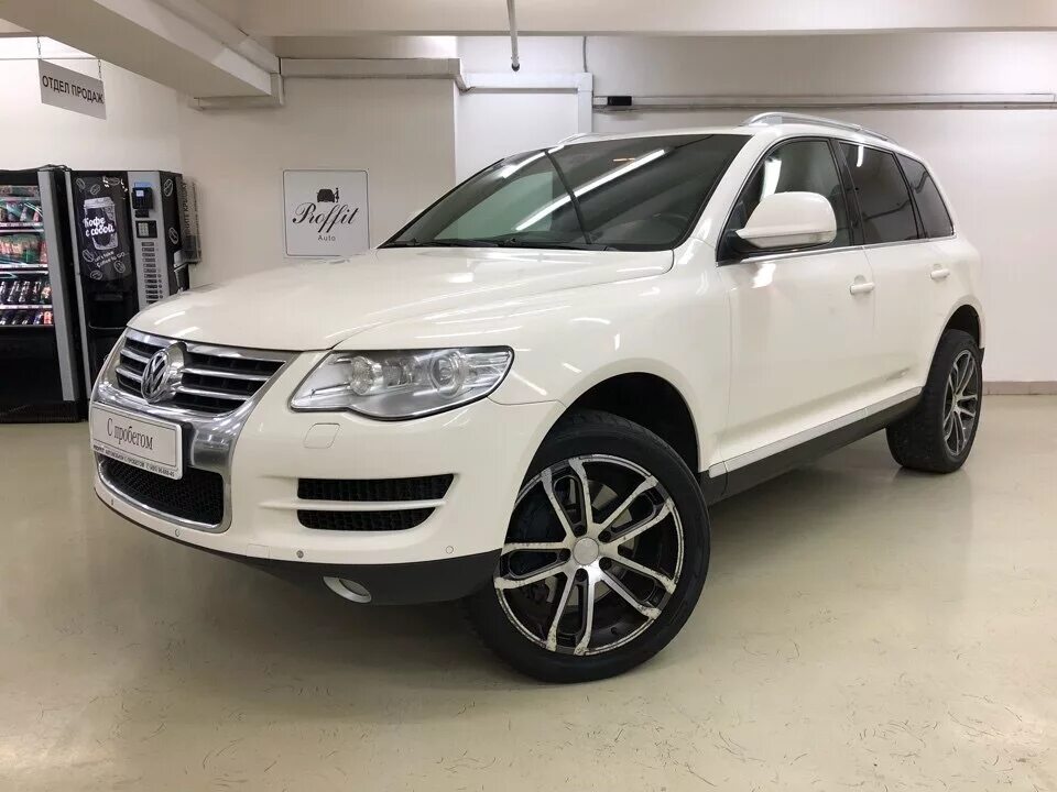 Volkswagen touareg 3 дизель. Фольксваген Туарег 2009. Volkswagen Touareg 2008 белый. Фольксваген Туарег 3. Фольксваген Туарег 2009 белый.