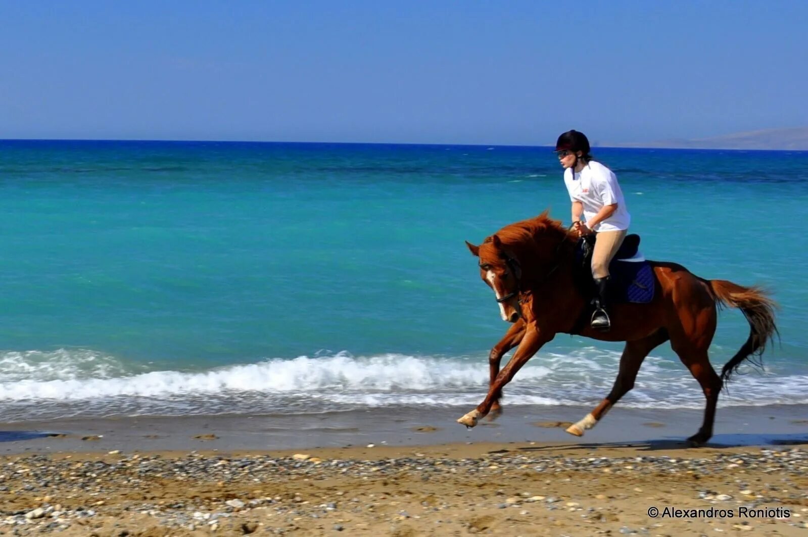 Riding around. Прогулки на лошадях по берегу моря. Лошадь в Крите. Катание на лошадях в Греция. Критская лошадь.