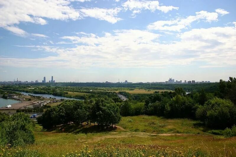 Природным парком москворецкий. Москворецкий парк Крылатское. Москворецкий (природно-исторический парк). Крылатские холмы смотровая площадка. Западный Крылатский холм, Москва.