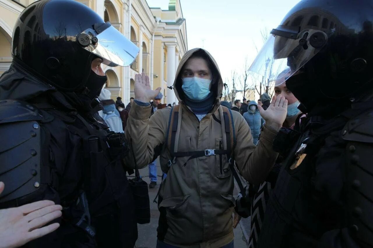 Россия 1 митинги. Антивоенная демонстрация в Москве. Митинг в Санкт Петербурге. Антивоенный митинг в Москве. Митинг Украина.