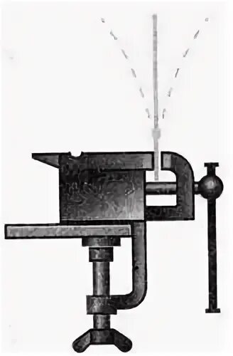 Металлическая линейка в тисках. Укрепим в тисках упругую металлическую линейку. Линейка зажатая в тисках физика. Укрепим в тисках упругую металлическую линейку. Слесарная операция опиливание металла.