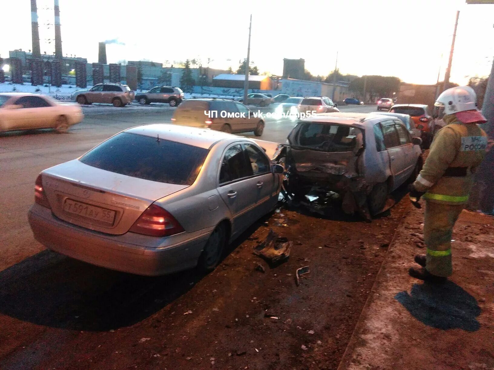 Авария на улице Лизы Чайкиной Омск. ДТП на Лизы Чайкиной. Аварийный Омск. Чрезвычайные происшествия Омск. Новости омска сегодня свежие происшествия