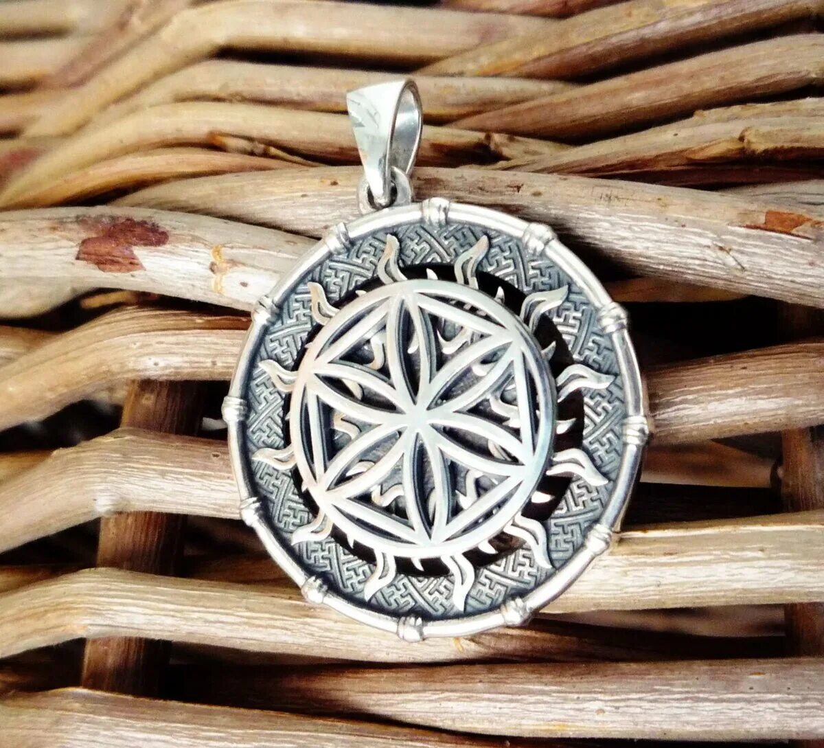 славянский амулет перун. славянский оберёг щит перуна. перунов знак. символ бога перуна. символ перуну громовник.