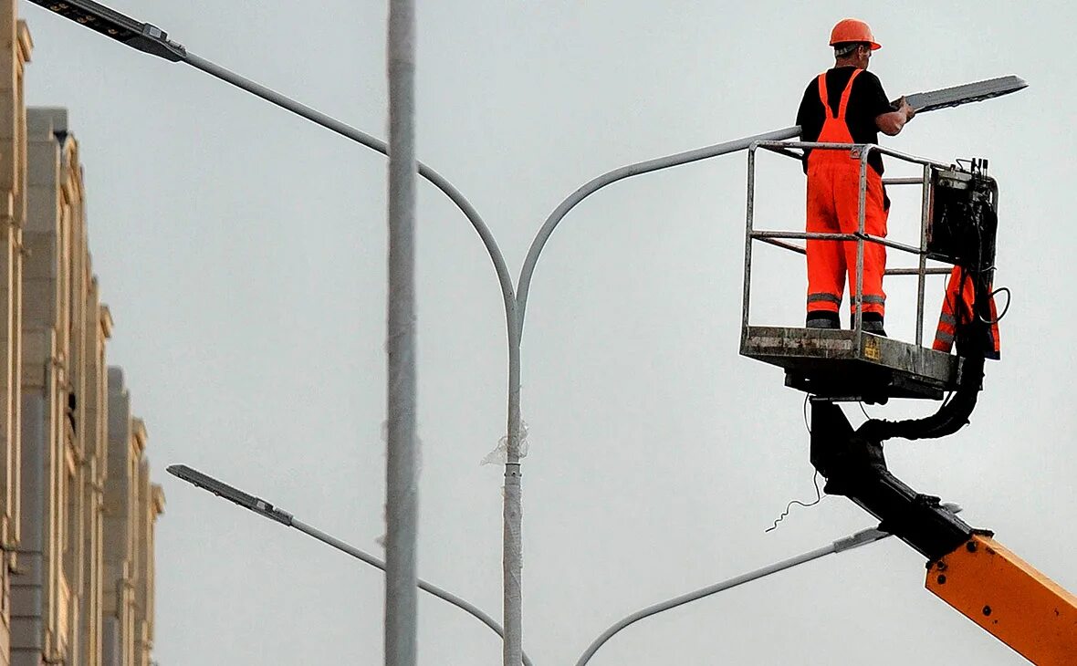 Монтаж уличного освещения кл. Монтаж уличного освещения. Демонтаж фонарей. Модернизация уличного освещения в чебоксарах. Реконструкция уличного освещения.