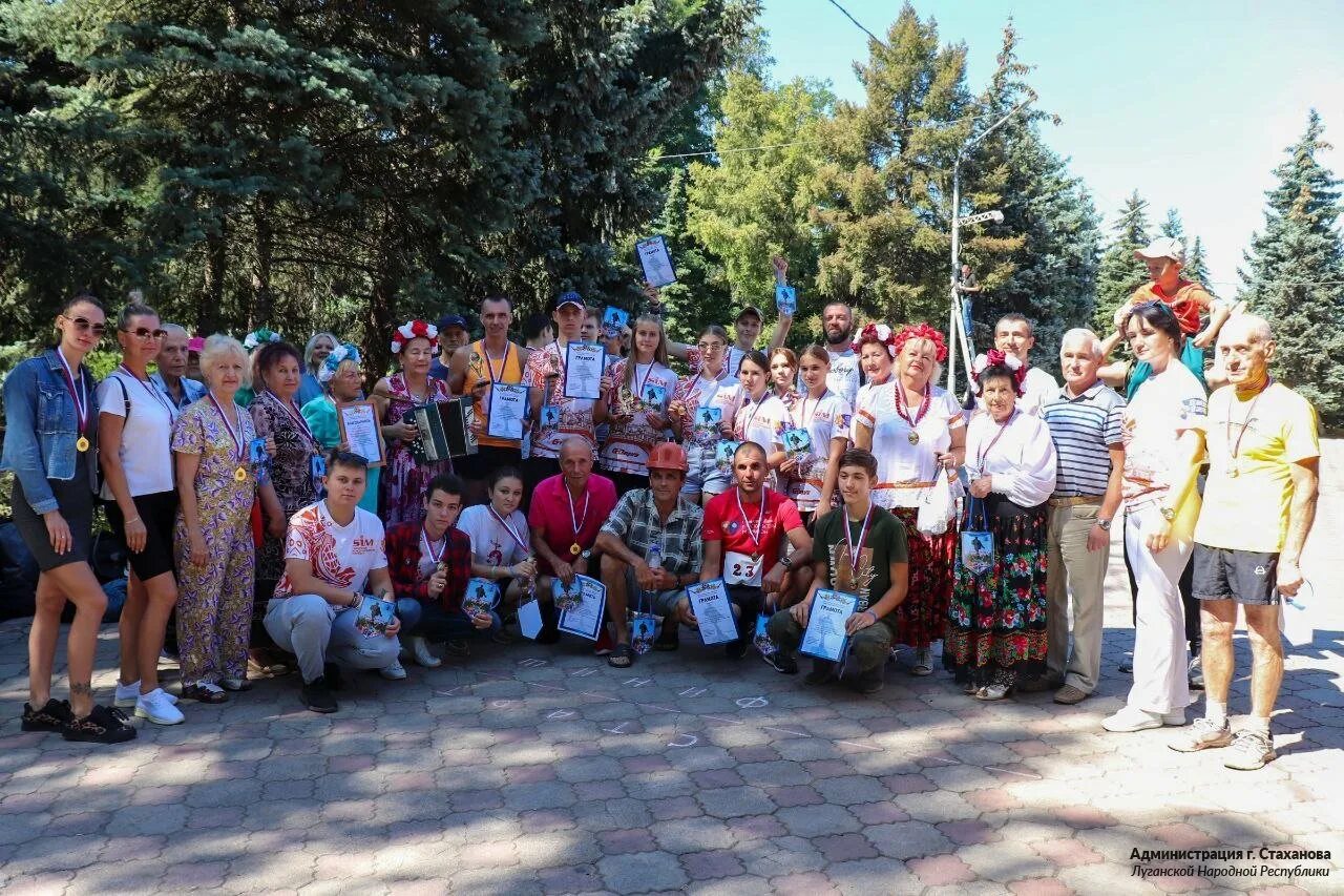 Флаг старобельска. День старобельска. Мемориал памяти блокады ленинграда. День освобождения. Старобельск.