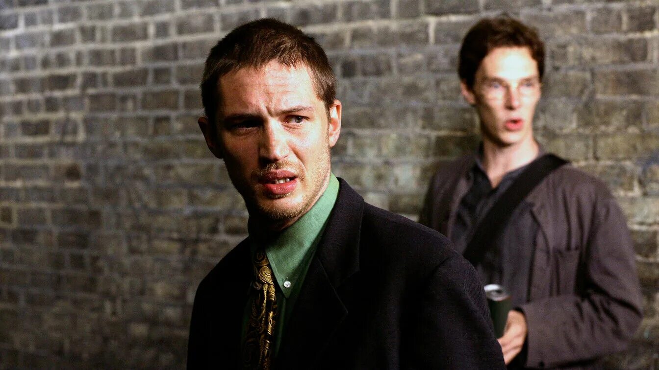 Стюарт жизнь задом наперед. Жизнь задом наперед фильм. Том харди стюарт прошлая жизнь. Бенедикт камбербэтч стюарт прошлая жизнь. Стюарт прошлая жизнь фильм 2007.