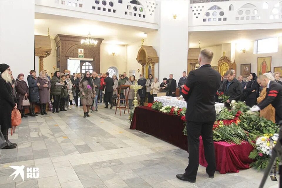 Прощание в твери с экипажем ил. Руководитель драмтеатра Тверь. Вержбицкая Тверь. Похороны Вержбицкой Тверь. Похороны Вержбицкой Светланы Тверь.