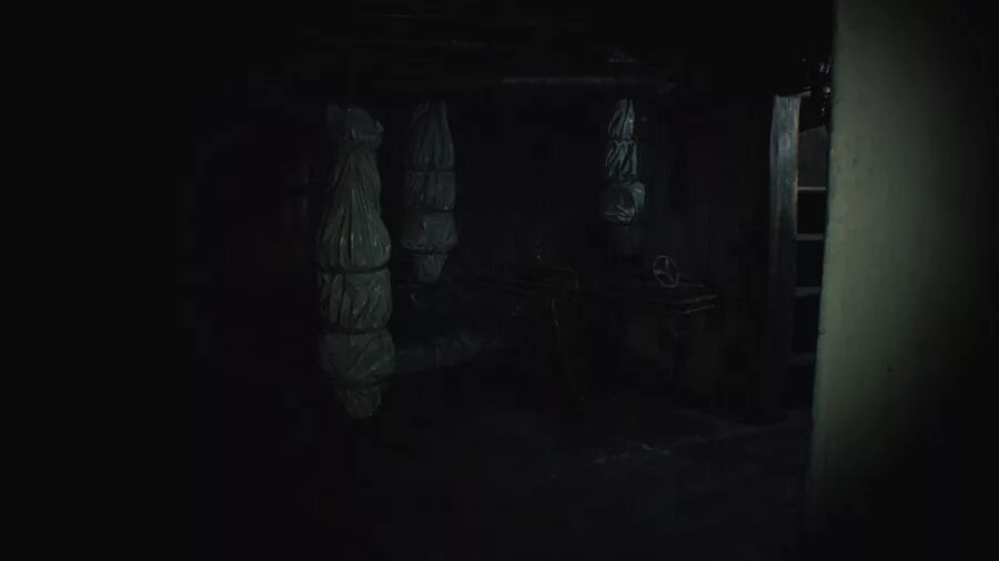 Resident Evil 7 монстр в подвале. Страшный монстр в подвале.