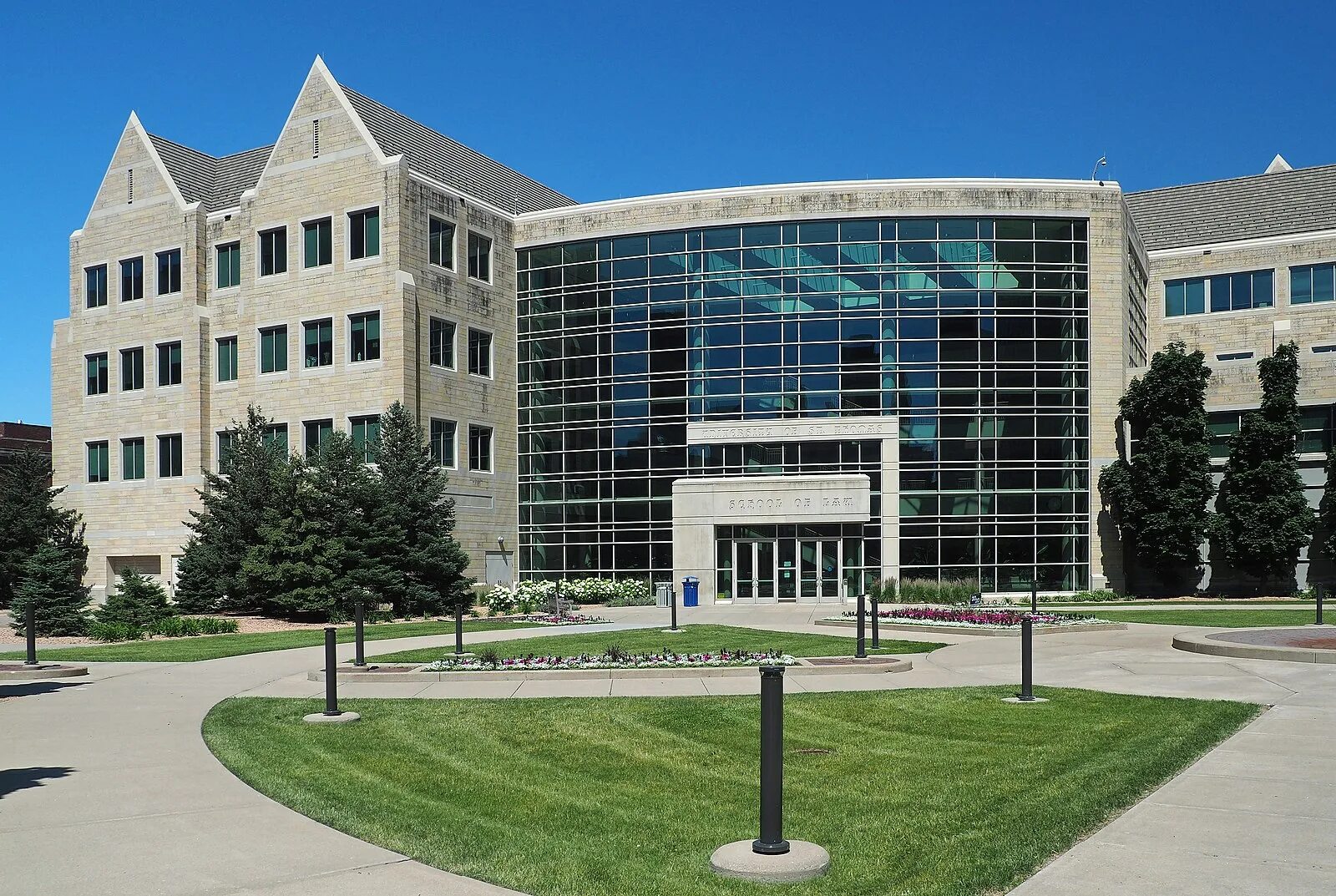 Здание школы фиджи. University of school of. University of school of. Бирмингемский университет общежитие. Школа в современном стиле.