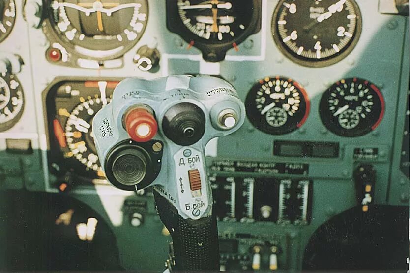 Управление истребителем. Ручка управления самолётом Су-27. Су 25 кабина руд. Ручка управления Су 27. Ручка управления Су 25.