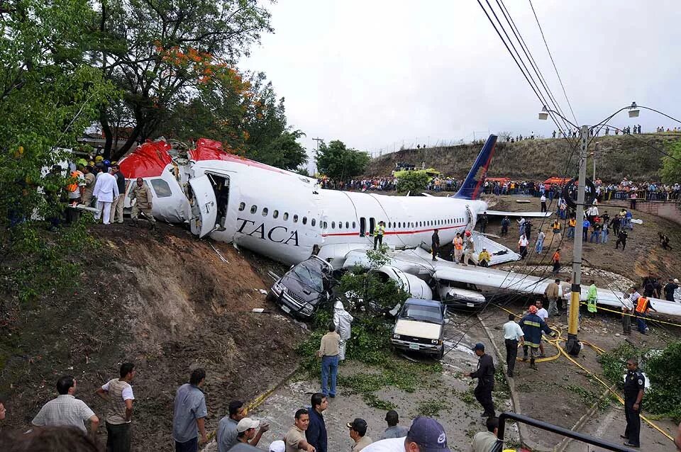 5 мая 2008. Катастрофа a320 в Тегусигальпе. Аэробус а320 катастрофа. Крушение а320 в Сочи (2006). Авиакатастрофа а320 Сан Паулу.