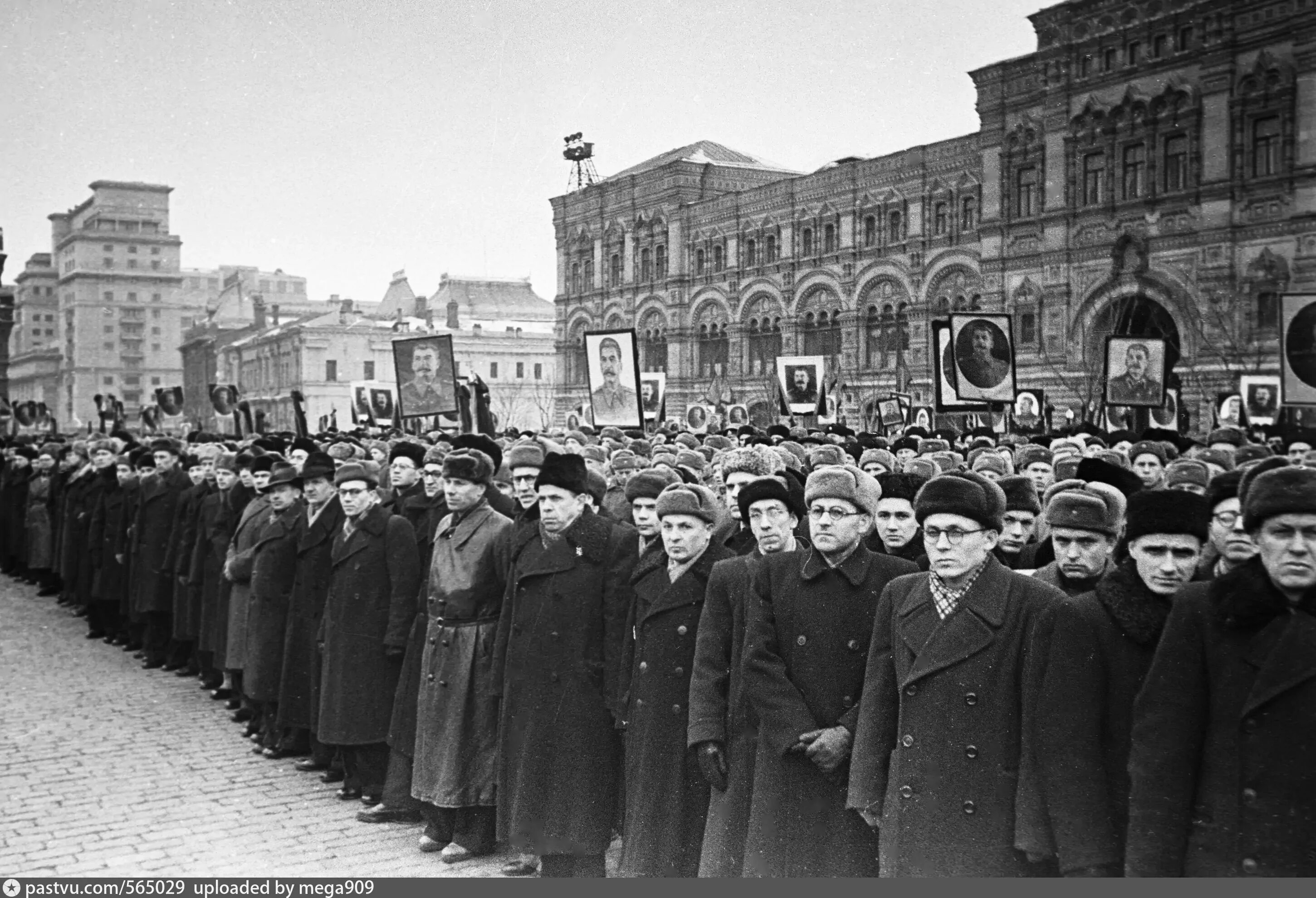 Советский прощание. Похороны Сталина 1953. Смерть Сталина 1953. Сталин 1953 похороны. 1953 Год похороны Сталина.